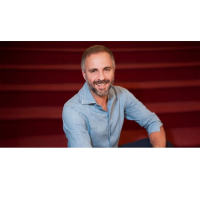 'Neanche Parenti' al Teatro Bellini: esplorazione teatrale dei legami familiari