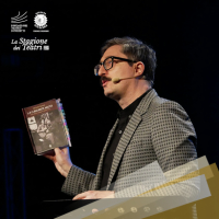 'La Cantautrice Fantasma': viaggio teatrale tra autorialità e icone musicali a Bergamo