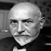 Pirandello Abstraction: Loris Leoc porta in scena l'essenza pirandelliana a Bari