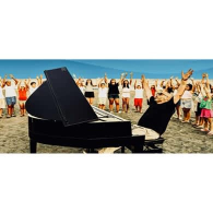 Santi Scarcella in zattere nel mare