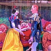 Biancaneve e i sette nani, con la Compagnia Marionette Grilli