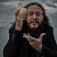 Roberto Mercadini in Animali umani (un monologo su tutti noi)