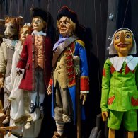 Teste di legno, a cura della Compagnia marionettistica Carlo Colla & figli