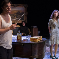 Stanza con compositore, donne, strumenti musicali, ragazzo