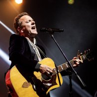 Kiefer Sutherland in concerto - Love Will Bring You Home Tour
