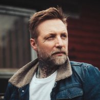 Nicke Borg in concerto: The Backyard Sessions