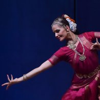 Danzando a piedi nudi sulla terra, spettacolo di danza e teatrodanza indiano