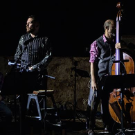 CHRISTOS STERGIOGLOU / ALEXANDROS DRAKOS KTISTAKIS - CRIES, BIENNALE TEATRO 2026 - 54. Festival Internazionale del Teatro | ALTER NATIVE