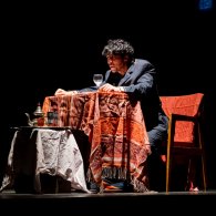 Rais, spettacolo teatrale in piazza San Matteo a Genova
