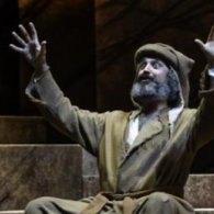 Simone Cristicchi in Franciscus. Il folle che parlava agli uccelli