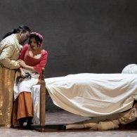 Le nozze di Figaro, opera lirica di Mozart con la regia di Matteo Anselmi e Jordi Bernàcer sul podio