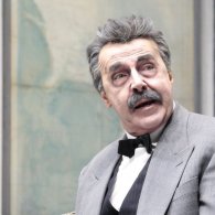 Tullio Solenghi in Colpi di timone, commedia dialettale di Gilberto Govi