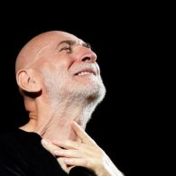 Al cospetto di Gaber, spettacolo di monologhi e canzoni con Sergio Sgrilli